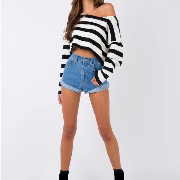 Abrand Relaxed High Waist Shorts - Picture 3 of 3